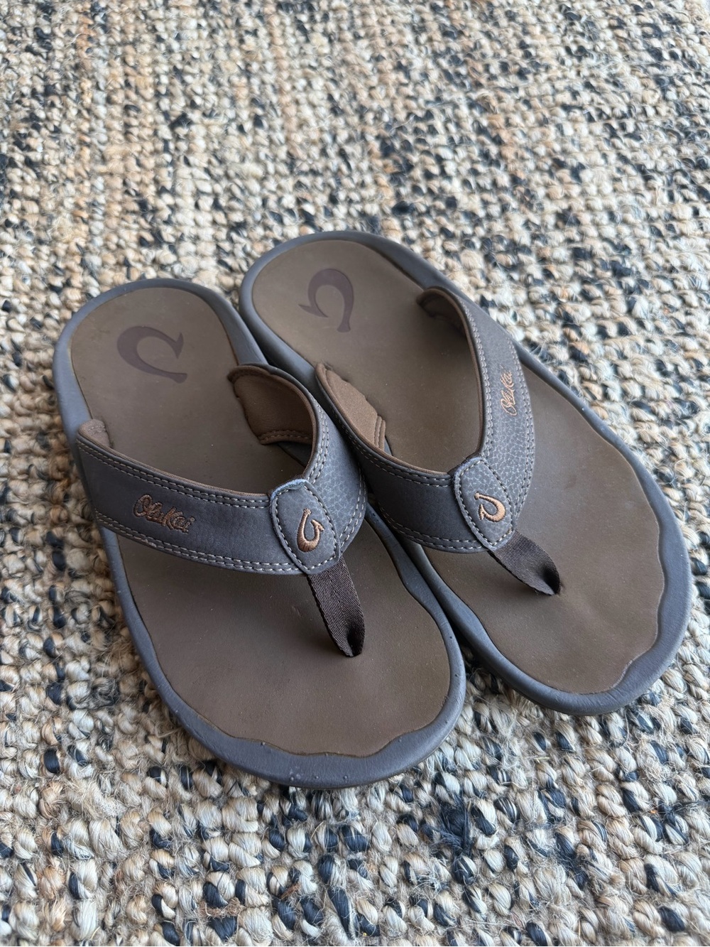 OluKai Men’s Gray/Brown Leather Flip Flops